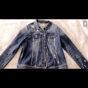 Plus size Jean jacket 2x women’s fits snug semi stretch gently used